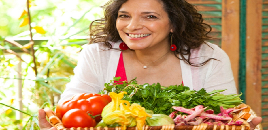 Μία Ικαριωτίνα μαθαίνει στους Νεοϋορκέζους να τρώνε φασολάδα!