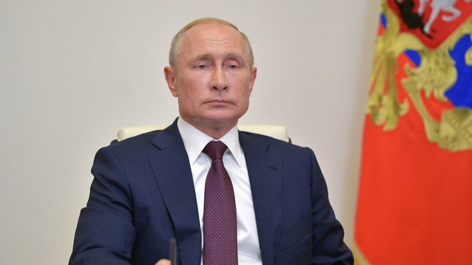 Πούτιν: Υπέρ της απελευθέρωσης των πατεντών εμβολίου