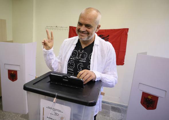 Προς πεντακομματική Βουλή στην Αλβανία Προς πεντακομματική Βουλή στην Αλβανία