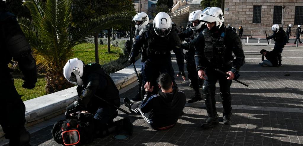 Πανεκπαιδευτικό συλλαλητήριο:Αναίτια επίθεση της αστυνομίας με προσαγωγές στο σωρό