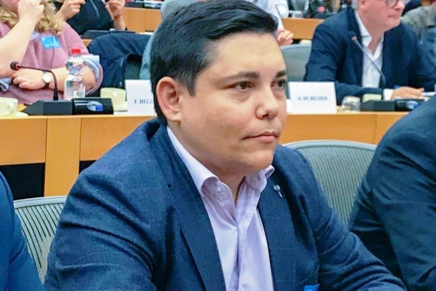 O Γιάννης Μπουρνούς στην Εφορία Αρχαιοτήτων Λέσβου O Γιάννης Μπουρνούς στην Εφορία Αρχαιοτήτων Λέσβου
