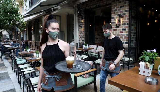 Με πελάτες στα καταστήματα μετά από έξι μήνες Με πελάτες στα καταστήματα μετά από έξι μήνες