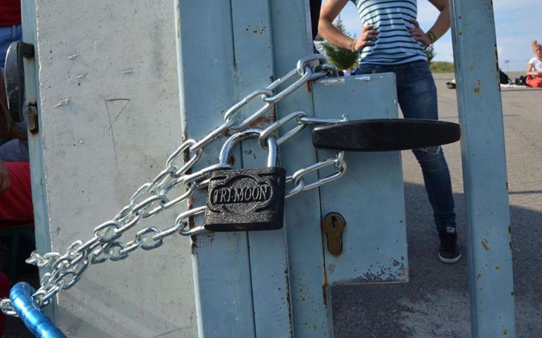 Απάντηση σε ερώτηση του Βελόπουλου, που αφορά τα σχολεία της Ικαρίας και των Φούρνων