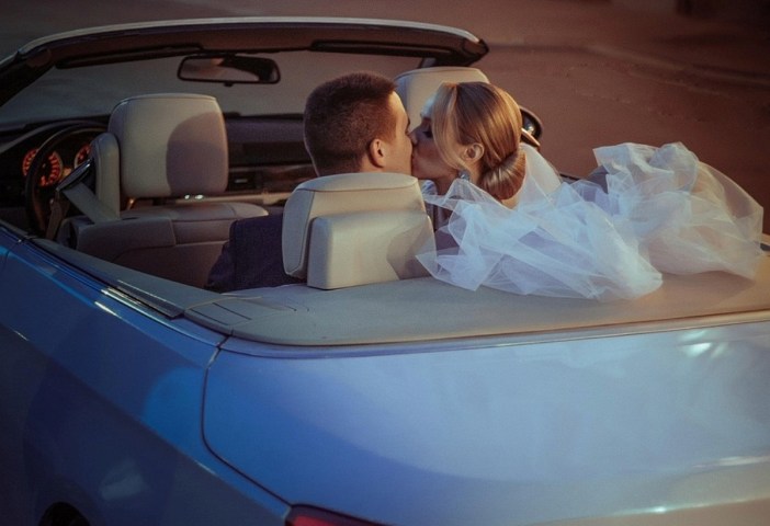 Ενοικίαση πολυτελούς αυτοκινήτου: Ζήστε την απόλυτη εμπειρία στον γάμο σας