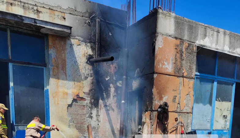 Φωτιά σε αποθήκη ελαστικών στην περιοχή Γέρας της Λέσβου